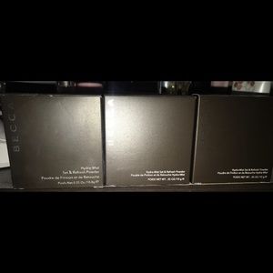 BECCA set & refresh powder.